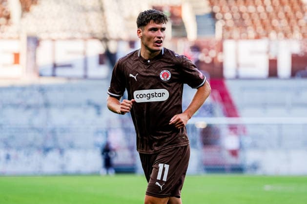 Deutschland: Fußball 2. Bundesliga 2026 27, Vorbereitungsspiel FC St. Pauli vs Deportivo de A Coruna Millerntor-Stadion (Hamburg): Arkadiusz Pyrka (FC St. Pauli, 11) *** Germany Soccer 2. Bundesliga 2026–27, Preseason Match: FC St. Pauli vs. Deportivo de A Coruna, Millerntor Stadium, Hamburg, Arkadiusz Pyrka, FC St. Pauli, 11 Copyright: xStefanxTrochax