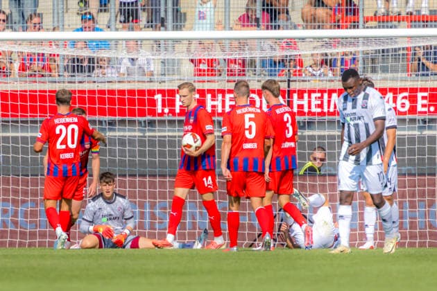 Heidenheim, Deutschland 01. August 2026: Testspiel - 2026 2027 - 1. FC Heidenheim 1846 gegen FC Ingolstadt 04 Im Bild: Die Spieler des FCH jubeln nach dem Tor zum 3:1 Voith-Arena Bayern *** Heidenheim, Germany, August 1, 2026; Friendly Match 2026–2027: 1. FC Heidenheim 1846 vs. FC Ingolstadt 04. Pictured: FCH players celebrate after scoring the goal that made it 3–1 at the Voith Arena in Bavaria. Copyright: xFotostandx xSchäferx