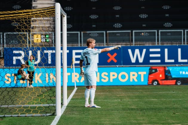 Niederlande Deutschland: Fußball Testspiel Männer 2026 - 2027 - Roda JC Kerkrade vs. Alemannia Aachen - Parkstad Limburg Stadion, Justin Treichel (Roda JC Kerkrade, 1), stellt die Mauer, Freistoß *** Netherlands vs. Germany Men s Soccer Friendly 2026 2027 Roda JC Kerkrade vs. Alemannia Aachen Parkstad Limburg Stadium, Justin Treichel (Roda JC Kerkrade, 1) sets up the wall, free kick Copyright: xThiemoxRudolphx