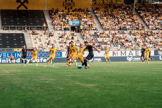 Niederlande Deutschland: Fußball Testspiel Männer 2026 - 2027 - Roda JC Kerkrade vs. Alemannia Aachen - Parkstad Limburg Stadion Matti Wagner (Alemannia Aachen, 3) schießt auf das Tor, geblockt, Abschluss *** Netherlands vs. Germany Men s Soccer Friendly 2026 2027 Roda JC Kerkrade vs. Alemannia Aachen Parkstad Limburg Stadium Matti Wagner Alemannia Aachen, No. 3 shoots on goal, blocked, shot Copyright: xThiemoxRudolphx