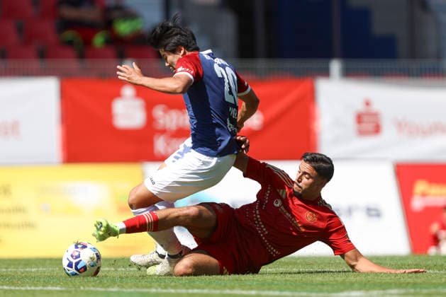 Yuta Inoue (KFC Uerdingen 05) und Reda Ouakil (Delay Sports Berlin) im Zweikampf waehrend des Testspiels zwischen KFC Uerdingen 05 und Delay Sports Berlin, Grotenburg Stadion am 01. August 2026 in Krefeld, Deutschland. (Foto von Oliver Kaelke DeFodi Images) +++ Yuta Inoue (KFC Uerdingen 05) und Reda Ouakil (Delay Sports Berlin) battle for the ball during the friendly match between KFC Uerdingen 05n and Delay Sports Berlin at Grotenburg Stadion on August 1, 2026 in Krefeld, Germany. (Photo by Oliver Kaelke DeFodi Images) - *** Yuta Inoue of KFC Uerdingen 05 and Reda Ouakil of Delay Sports Berlin battle for the ball during the friendly match between KFC Uerdingen 05 and Delay Sports Berlin at Grotenburg Stadium on August 1, 2026, in Krefeld, Germany Photo by Oliver Kaelke DeFodi Images Yuta Inoue of KFC Uerdingen 05 and Reda Ouakil of Delay Sports Berlin battle for the ball during the friendly match between KFC Uerdingen 05 and Delay Sports Berlin at Grotenburg Stadium on August 1, 2026 in Krefeld, Germany. Photo by Oliver Kaelke, DeFodi Images