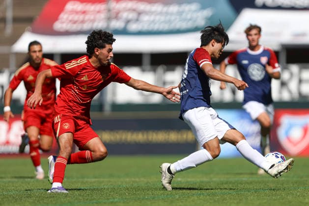 Ali Wazneh (Delay Sports Berlin) und Yuta Inoue (KFC Uerdingen 05) im Zweikampf waehrend des Testspiels zwischen KFC Uerdingen 05 und Delay Sports Berlin, Grotenburg Stadion am 01. August 2026 in Krefeld, Deutschland. (Foto von Oliver Kaelke DeFodi Images) +++ Ali Wazneh (Delay Sports Berlin) und Yuta Inoue (KFC Uerdingen 05) battle for the ball during the friendly match between KFC Uerdingen 05n and Delay Sports Berlin at Grotenburg Stadion on August 1, 2026 in Krefeld, Germany. (Photo by Oliver Kaelke DeFodi Images) - *** Ali Wazneh of Delay Sports Berlin and Yuta Inoue of KFC Uerdingen 05 battle for the ball during the friendly match between KFC Uerdingen 05 and Delay Sports Berlin at Grotenburg Stadium on August 1, 2026, in Krefeld, Germany Photo by Oliver Kaelke DeFodi Images Ali Wazneh of Delay Sports Berlin and Yuta Inoue of KFC Uerdingen 05 battle for the ball during the friendly match between KFC Uerdingen 05 and Delay Sports Berlin at Grotenburg Stadium on August 1, 2026 in Krefeld, Germany. Photo by Oliver Kaelke, DeFodi Images