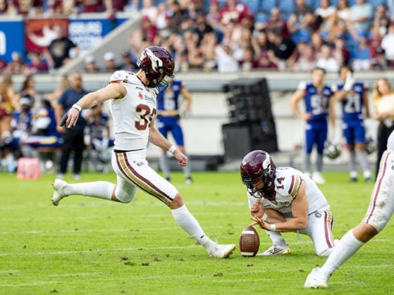 33 Sebastian van Santen (Kicker) Rhein Fire Point after touchdown. 14 Maximilian Eisenhut (Punter) Rhein Fire hold the ball. Rhein Fire vs Alpine Rams, American Football, American Football League Europe, Week 11, 2026, 01.08.2026, Duisburg Schauinsland-Reisen-Arena Germany Copyright: xPFA ChristopherxMettkenx