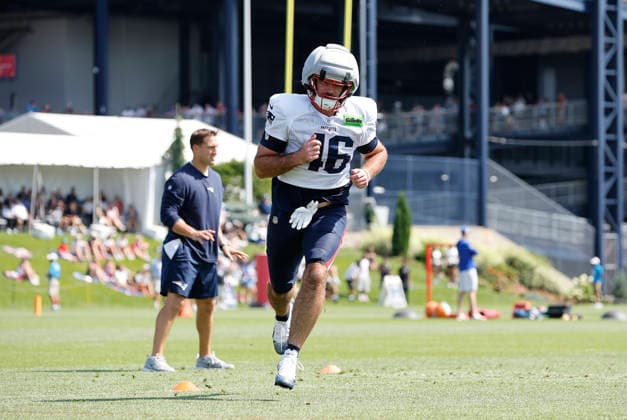 FOXBOROUGH, MA - AUGUST 01: New England Patriots tight end Mitch Van Vooren (46) participate in drills during training camp on August 1, 2026, at Gillette Stadium in Foxborough, MA. (Photo by M. Anthony Nesmith Icon Sportswire) NFL, American Football Herren, USA AUG 01 New England Patriots Training Camp EDITORIAL USE ONLY Icon26080118