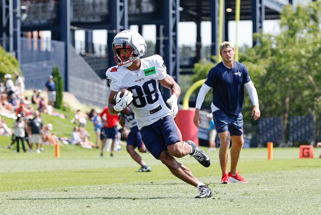 FOXBOROUGH, MA - AUGUST 01: New England Patriots wide receiver Cameron Dorner (88) makes a catch during training camp on August 1, 2026, at Gillette Stadium in Foxborough, MA. (Photo by M. Anthony Nesmith Icon Sportswire) NFL, American Football Herren, USA AUG 01 New England Patriots Training Camp EDITORIAL USE ONLY Icon26080126