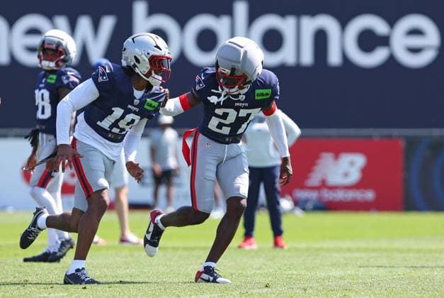 FOXBOROUGH, MA - AUGUST 01: New England Patriots defensive back Kobee Minor (19) and New England Patriots cornerback Marcellas Dial Jr. (27) participate in drills during training camp on August 1, 2026, at Gillette Stadium in Foxborough, MA. (Photo by M. Anthony Nesmith Icon Sportswire) NFL, American Football Herren, USA AUG 01 New England Patriots Training Camp EDITORIAL USE ONLY Icon26080127