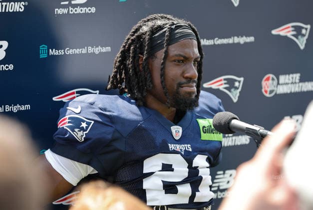 FOXBOROUGH, MA - AUGUST 01: New England Patriots cornerback Karon Prunty (21) speaks with the media during training camp on August 1, 2026, at Gillette Stadium in Foxborough, MA. (Photo by M. Anthony Nesmith Icon Sportswire) NFL, American Football Herren, USA AUG 01 New England Patriots Training Camp EDITORIAL USE ONLY Icon26080132