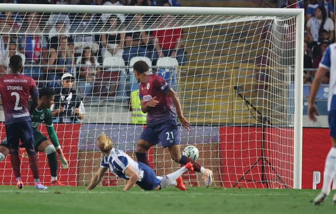 Porto-Torreense-Portugal Super Cup 8-1-2026 Victor Froholdt of FC Porto make your first goal in action during the final of SuperCup of Portugal between Porto FC and SC Uniao Torreense at Stadium Cidade of Coimbra on August 1 2026 in Coimbra (Portugal) (Photo by Luis de la Mata SportPix Sipa USA) Coimbra Stadium Coimbra Region Centro Portugal Copyright: xLuisxdexlaxMatax xsportPix.org.ux