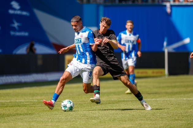 links Ouassim Karada (Rostock) gegen Philipp Sander (Gladbach) ; GER, FC Hansa Rostock vs. Borussia Mönchengladbach, Fußball, Männer, Testspiel, Spielzeit 2026 2027, 01.08.2026 Rostock Ostseestadion Mecklenburg - Vorpommern Deutschland *** Left: Ouassim Karada (Rostock) vs. Philipp Sander (Gladbach) GER, FC Hansa Rostock vs. Borussia Mönchengladbach, Soccer, Men, Friendly, 2026–2027 Season, August 1, 2026, Rostock Ostseestadion, Mecklenburg-Western Pomerania, Germany