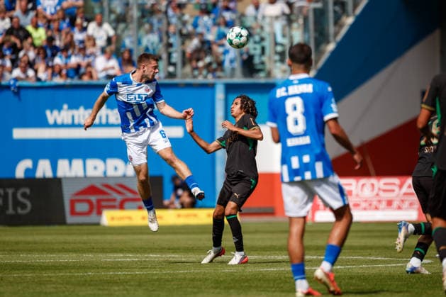 links Jonas Dirkner (Rostock) gegen Wael Mohya (Gladbach) ; GER, FC Hansa Rostock vs. Borussia Mönchengladbach, Fußball, Männer, Testspiel, Spielzeit 2026 2027, 01.08.2026 Rostock Ostseestadion Mecklenburg - Vorpommern Deutschland *** Left: Jonas Dirkner (Rostock) vs. Wael Mohya (Gladbach) GER, FC Hansa Rostock vs. Borussia Mönchengladbach, Soccer, Men, Friendly Match, 2026–2027 Season, August 1, 2026, Rostock Ostseestadion, Mecklenburg-Western Pomerania, Germany
