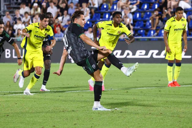 RC Lens v Villarreal CF - Pre-Season Friendly Florian Thauvin plays during the Como Cup match between Villarreal and Lens RC at the Giuseppe Sinigallia stadium in Como, Italy, on August 1, 2026. Como Como Italy  Copyright: xMairoxCinquettix originalFilename:cinquetti-villarre260801_npFR1.jpg