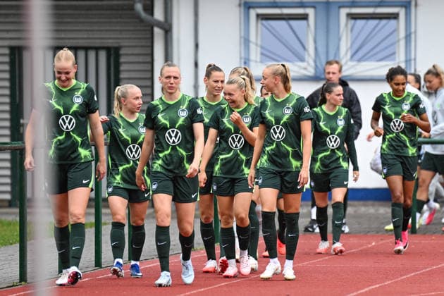 Fußball I Frauen I Saison 2026-2027 I Freundschaftsspiel I RB Leipzig - VfL Wolfsburg I 01.08.2026 Die Mannschaft vom VfL Wolfsburg kommt auf das Spielfeld Markranstädt Rasenplatz, Stadion am Bad Großfeld, Am Stadtbad 30 Sachsen Deutschland *** Soccer I Women s I 2026–2027 Season I Friendly Match I RB Leipzig vs. VfL Wolfsburg I August 1, 2026 The VfL Wolfsburg team takes the field at Markranstädt Grass Field, Stadion am Bad Großfeld, Am Stadtbad 30, Saxony, Germany Copyright: xLobeca InesxHähnelx