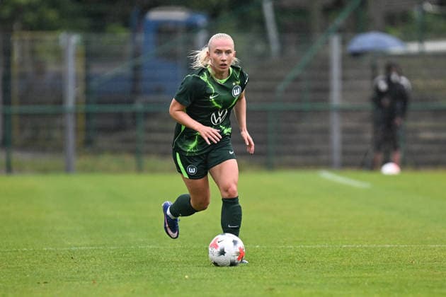 Fußball I Frauen I Saison 2026-2027 I Freundschaftsspiel I RB Leipzig - VfL Wolfsburg I 01.08.2026 Thea Bjelde (2, VfL Wolfsburg) Freisteller, Nahaufnahme, Porträt, Portrait, Einzelfoto, Einzelbild, Körper Markranstädt Rasenplatz, Stadion am Bad Großfeld, Am Stadtbad 30 Sachsen Deutschland *** Soccer I Women s I 2026–2027 Season I Friendly Match I RB Leipzig vs. VfL Wolfsburg I August 1, 2026 Thea Bjelde 2, VfL Wolfsburg, cutout, close-up, portrait, single photo, single image, body, Markranstädt grass field, Stadion am Bad Großfeld, Am Stadtbad 30, Saxony, Germany Copyright: xLobeca InesxHähnelx
