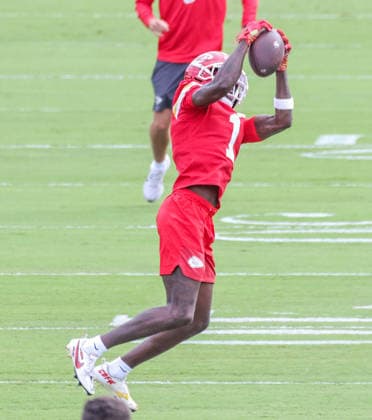 AUGUST 1, 2026: Kansas City Chiefs wide receiver Xavier Worthy receives a pass during practice at Chiefs training camp in St. Joseph, MO. CSM St. Joseph United States - ZUMAc04_ 20260801_zma_c04_083 Copyright: xRomanxPunox