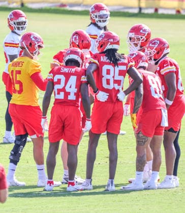 AUGUST 1, 2026: Kansas City Chiefs quarterback Patrick Mahomes in the huddle during practice at Chiefs training camp in St. Joseph, MO. CSM St. Joseph United States - ZUMAc04_ 20260801_zma_c04_082 Copyright: xRomanxPunox