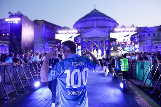 Tifosi in Piazza Plebiscito per la Festa del Centenario del Napoli - Napoli, Italia, 1 Agosto 2026 (Foto Alessandro Garofalo LaPresse) Fans in Piazza Plebiscito for the Celebration for the Centenary of Napoli Naples, Italy, of August 1, 2026  Copyright: xAlessandroxGarofalo xLaPressex