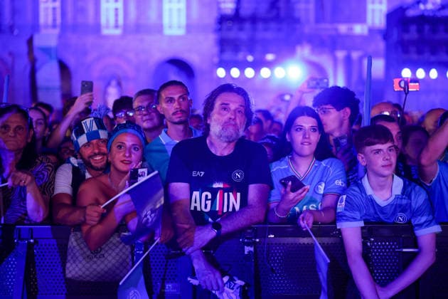 Tifosi in Piazza Plebiscito per la Festa del Centenario del Napoli - Napoli, Italia, 1 Agosto 2026 (Foto Alessandro Garofalo LaPresse) Fans in Piazza Plebiscito for the Celebration for the Centenary of Napoli Naples, Italy, of August 1, 2026  Copyright: xAlessandroxGarofalo xLaPressex