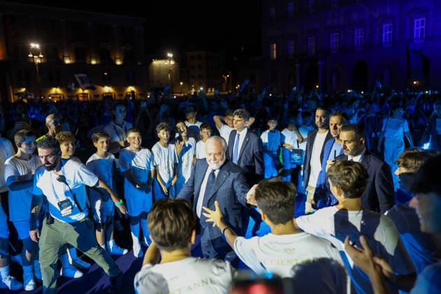 Aurelio De Laurentiis in Piazza Plebiscito per la Festa del Centenario del Napoli - Napoli, Italia, 1 Agosto 2026 (Foto Alessandro Garofalo LaPresse) Aurelio De Laurentiis in Piazza Plebiscito for the Celebration for the Centenary of Napoli Naples, Italy, of August 1, 2026  Copyright: xAlessandroxGarofalo xLaPressex