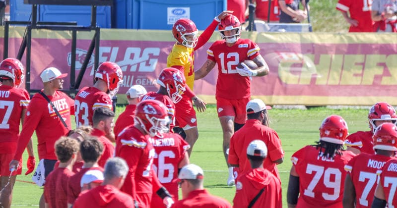 AUGUST 1, 2026: Kansas City Chiefs quarterback Patrick MahomesÃ‚ reacts towards Kansas City Chiefs tight end Jared Wiley during practice at Chiefs training camp in St. Joseph, MO. CSM St. Joseph United States - ZUMAc04_ 20260801_zma_c04_070 Copyright: xRomanxPunox
