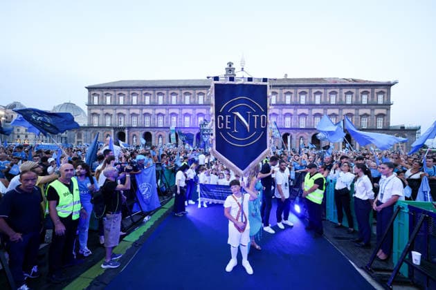 Tifosi in Piazza Plebiscito per la Festa del Centenario del Napoli - Napoli, Italia, 1 Agosto 2026 (Foto Alessandro Garofalo LaPresse) Fans in Piazza Plebiscito for the Celebration for the Centenary of Napoli Naples, Italy, of August 1, 2026  Copyright: xAlessandroxGarofalo xLaPressex