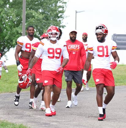 AUGUST 1, 2026: Kansas City Chiefs defensive end Felix Anudike-Uzomah and Kansas City Chiefs defensive lineman Peter Woods walks down the hill towards the field at Chiefs training camp in St. Joseph, MO. CSM St. Joseph United States - ZUMAc04_ 20260801_zma_c04_013 Copyright: xRomanxPunox
