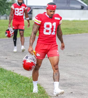 AUGUST 1, 2026: Kansas City Chiefs wide receiver Nikko Remigio walks down the hill towards the field at Chiefs training camp in St. Joseph, MO. CSM St. Joseph United States - ZUMAc04_ 20260801_zma_c04_021 Copyright: xRomanxPunox