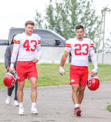 AUGUST 1, 2026: Kansas City Chiefs linebacker Drue Tranquill and Kansas City Chiefs linebacker Jack Cochrane walks down the hill towards the field at Chiefs training camp in St. Joseph, MO. CSM St. Joseph United States - ZUMAc04_ 20260801_zma_c04_040 Copyright: xRomanxPunox