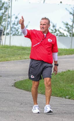 AUGUST 1, 2026: Kansas City Chiefs defensive coordinator Steve Spagnuolo reacts to fans at Chiefs training camp in St. Joseph, MO. CSM St. Joseph United States - ZUMAc04_ 20260801_zma_c04_050 Copyright: xRomanxPunox
