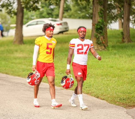 AUGUST 1, 2026: Kansas City Chiefs cornerback Mansoor Delane and Kansas City Chiefs defensive back Chamarri Conner walks down the hill towards the field at Chiefs training camp in St. Joseph, MO. CSM St. Joseph United States - ZUMAc04_ 20260801_zma_c04_052 Copyright: xRomanxPunox