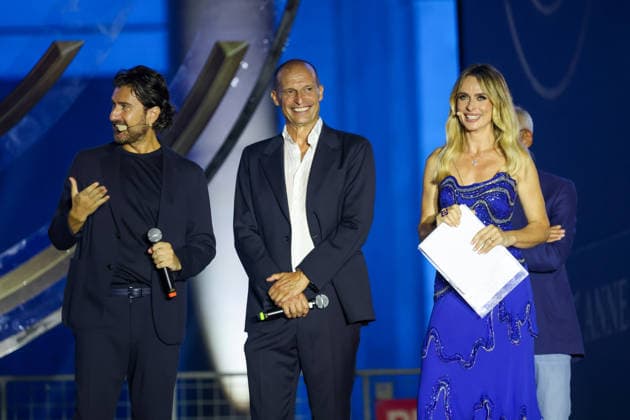 Piazza Plebiscito per la Festa del Centenario del Napoli - Napoli, Italia, 1 Agosto 2026 Alessandro Siani, Massimiliano Allegri e Serena Autieri (Foto Alessandro Garofalo LaPresse) Piazza Plebiscito for the Celebration for the Centenary of Napoli Naples, Italy, of August 1, 2026 Alessandro Siani, Massimiliano Allegri e Serena Autieri  Copyright: xAlessandroxGarofalo xLaPressex