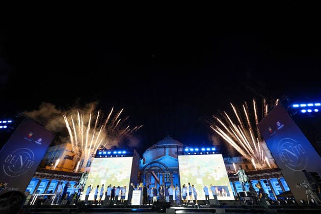 lo spettacolo i fuochi d artificio in Piazza Plebiscito per la Festa del Centenario del Napoli - Napoli, Italia, 1 Agosto 2026 lo spettacolo i fuochi d artificio (Foto Alessandro Garofalo LaPresse) fireworks show in Piazza Plebiscito for the Celebration for the Centenary of Napoli Naples, Italy, of August 1, 2026  Copyright: xAlessandroxGarofalo xLaPressex
