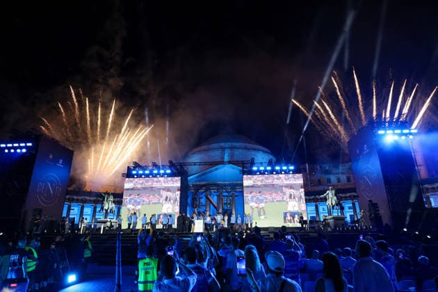 lo spettacolo i fuochi d artificio in Piazza Plebiscito per la Festa del Centenario del Napoli - Napoli, Italia, 1 Agosto 2026 lo spettacolo i fuochi d artificio (Foto Alessandro Garofalo LaPresse) fireworks show in Piazza Plebiscito for the Celebration for the Centenary of Napoli Naples, Italy, of August 1, 2026  Copyright: xAlessandroxGarofalo xLaPressex