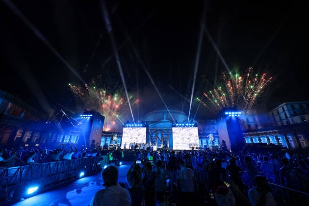 lo spettacolo i fuochi d artificio in Piazza Plebiscito per la Festa del Centenario del Napoli - Napoli, Italia, 1 Agosto 2026 lo spettacolo i fuochi d artificio (Foto Alessandro Garofalo LaPresse) fireworks show in Piazza Plebiscito for the Celebration for the Centenary of Napoli Naples, Italy, of August 1, 2026  Copyright: xAlessandroxGarofalo xLaPressex