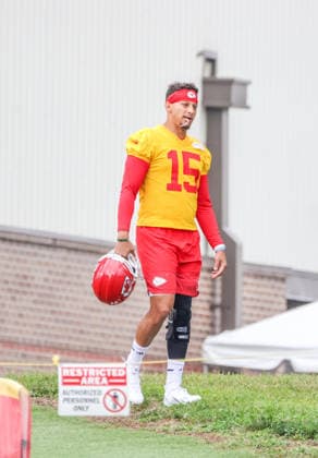 AUGUST 1, 2026: Kansas City Chiefs quarterback Patrick MahomesÃ‚ walks down the hill towards the field at Chiefs training camp in St. Joseph, MO. CSM St. Joseph United States - ZUMAc04_ 20260801_zma_c04_056 Copyright: xRomanxPunox