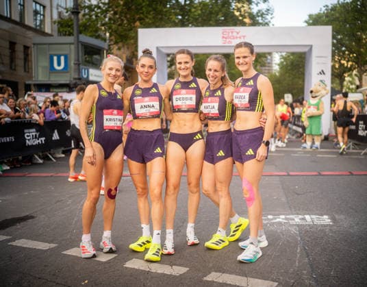 Adidas Runners City Night Berlin 2026 Teamfoto: Marathon Team Berlin: Hendel Kristina (Marathon Team Berlin, F9), Langerwisch Anna (Marathon Team Berlin, F12), Schöneborn Deborah (Marathon Team Berlin, F15), Fischer Katja (Marathon Team Berlin, F25) und Schöneborn Rabea (Marathon Team Berlin, F13), adidas Runners City Night am Kurfürstendamm in Berlin-Charlottenburg, Berlin (Deutschland) am 01. August 2026 *** Adidas Runners City Night Berlin 2026 Team Photo: Marathon Team Berlin—Kristina Hendel, Marathon Team Berlin, F9—Anna Langerwisch, Marathon Team Berlin, F12, Deborah Schöneborn, Marathon Team Berlin, F15, Katja Fischer, Marathon Team Berlin, F25, and Rabea Schöneborn, Marathon Team Berlin, F13, at the adidas Runners City Night on Kurfürstendamm in Berlin-Charlottenburg, Berlin, Germany, on August 1, 2026 Copyright: xBEAUTIFULxSPORTS Kuehnx