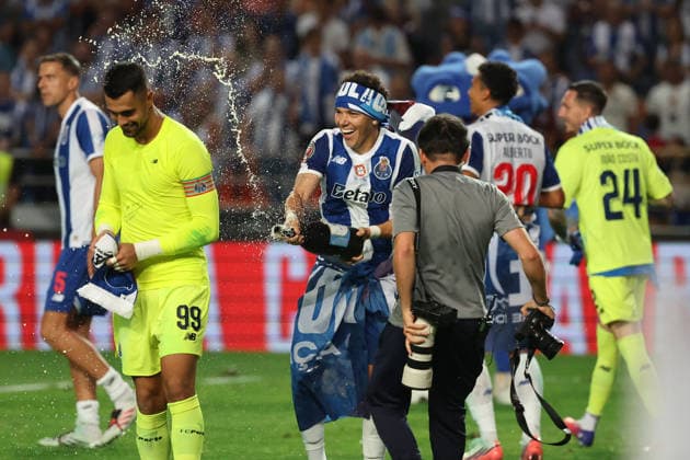Porto-Torreense-Portugal Super Cup 8-1-2026 pepe of Porto celebrates the hrophy with Diogo Costain before the final of SuperCup of Portugal between Porto FC and SC Uniao Torreense at Stadium Cidade of Coimbra on August 1 2026 in Coimbra (Portugal) (Photo by Luis de la Mata SportPix Sipa USA) Coimbra Stadium Coimbra Region Centro Portugal Copyright: xLuisxdexlaxMatax xsportPix.org.ux