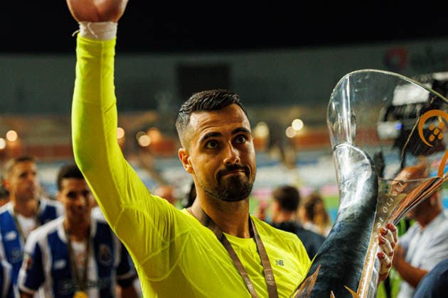 Diogo Costa seen celebrating with trophy after winning Supertaca Portugal 2026 game between teams of FC Porto and UD Torreense (Maciej Rogowski Ball Raw Images PT) Coimbra Estadio Cidade de Coimbra Portugal Copyright: xMaciejxRogowskix maciejrogowski_porto_torreense_2627_1557