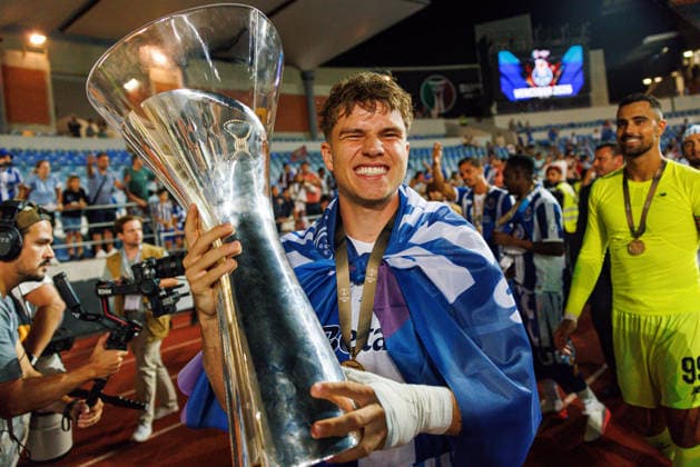 Oskar Pietuszewski seen celebrating with trophy after winning Supertaca Portugal 2026 game between teams of FC Porto and UD Torreense (Maciej Rogowski Ball Raw Images PT) Coimbra Estadio Cidade de Coimbra Portugal Copyright: xMaciejxRogowskix maciejrogowski_porto_torreense_2627_3669