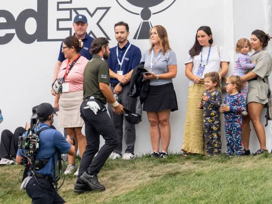 DETROIT, MI - AUGUST 01: Carson Young (USA) greets his family after completing the third round of the Rocket Classic at Detroit Golf Club on August 01, 2026, in Detroit, Michigan. (Photo by Joseph Weiser Icon Sportswire) GOLF: AUG 01 PGA, Golf Herren Rocket Classic EDITORIAL USE ONLY Icon2608010893