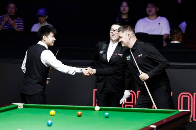 SHANGHAI, CHINA - AUGUST 01: Zhao Xintong (L) of China shakes hands with Kyren Wilson of England in the Semifinal match on Day 6 of the 2026 Snooker Shanghai Masters at Luwan Gymnasium on August 1, 2026 in Shanghai, China.  Copyright: xChinaxNewsxServicex 111657636166