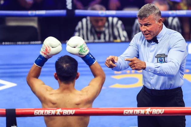 August 01, 2026: (R-L) Referee Thomas Taylor gives Juan Carlos Becerril a standing eight count during the Roach Jr. vs Zepeda card inside The Theater at the Virgin Hotels on August 1, 2026 in Las Vegas, NV. CSM. Las Vegas United States of America - ZUMAc04_ 20260801_zma_c04_123 Copyright: xChristopherxTrimx