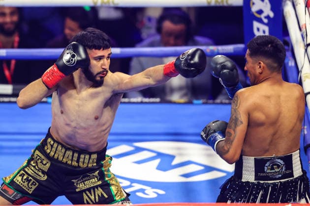 August 01, 2026: (L-R) Welterweight Joel Iriarte punches Jorge Lagunas during the Roach Jr. vs Zepeda card inside The Theater at the Virgin Hotels on August 1, 2026 in Las Vegas, NV. CSM. Las Vegas United States of America - ZUMAc04_ 20260801_zma_c04_137 Copyright: xChristopherxTrimx