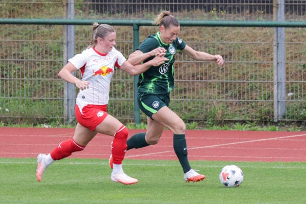 01.08.2026, xgrfx, Fussball Testspiel Frauen , RB Leipzig - VfL Wolfsburg v.l. Marie Kleemann (RB Leipzig), Sarai Linder (VfL Wolfsburg) (DFL DFB REGULATIONS PROHIBIT ANY USE OF PHOTOGRAPHS as IMAGE SEQUENCES and or QUASI-VIDEO) Leipzig *** August 1, 2026, xgrfx, Women s Soccer Friendly Match, RB Leipzig vs. VfL Wolfsburg, Marie Kleemann (RB Leipzig), Sarai Linder, VfL Wolfsburg; DFL and DFB regulations prohibit any use of photographs as image sequences and or quasi-video, Leipzig