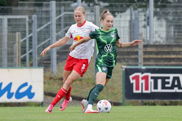 01.08.2026, xgrfx, Fussball Testspiel Frauen , RB Leipzig - VfL Wolfsburg v.l. Emilia Kiaer Asgeirsdottir (RB Leipzig), Sophia Kleinherne (VfL Wolfsburg) (DFL DFB REGULATIONS PROHIBIT ANY USE OF PHOTOGRAPHS as IMAGE SEQUENCES and or QUASI-VIDEO) Leipzig *** August 1, 2026, xgrfx, Women s Soccer Friendly Match, RB Leipzig vs. VfL Wolfsburg, Emilia Kiaer Asgeirsdottir (RB Leipzig), Sophia Kleinherne, VfL Wolfsburg. DFL and DFB regulations prohibit any use of photographs as image sequences and or quasi-video. Leipzig