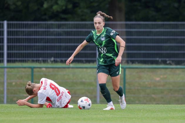 01.08.2026, xgrfx, Fussball Testspiel Frauen , RB Leipzig - VfL Wolfsburg v.l. Sophia Kleinherne (VfL Wolfsburg) (DFL DFB REGULATIONS PROHIBIT ANY USE OF PHOTOGRAPHS as IMAGE SEQUENCES and or QUASI-VIDEO) Leipzig *** August 1, 2026, xgrfx, Women s Soccer Friendly Match, RB Leipzig vs. VfL Wolfsburg, Sophia Kleinherne, VfL Wolfsburg. DFL and DFB regulations prohibit any use of photographs as image sequences and or quasi-video. Leipzig