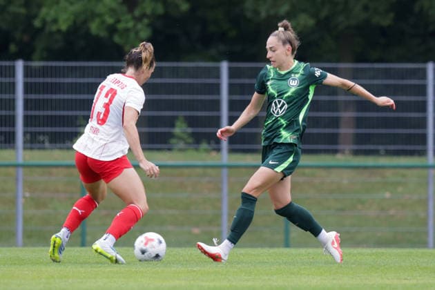 01.08.2026, xgrfx, Fussball Testspiel Frauen , RB Leipzig - VfL Wolfsburg v.l. Sandra Starke (RB Leipzig), Sophia Kleinherne (VfL Wolfsburg) (DFL DFB REGULATIONS PROHIBIT ANY USE OF PHOTOGRAPHS as IMAGE SEQUENCES and or QUASI-VIDEO) Leipzig *** August 1, 2026, xgrfx, Women s Soccer Friendly Match, RB Leipzig vs. VfL Wolfsburg, Sandra Starke (RB Leipzig), Sophia Kleinherne, VfL Wolfsburg. DFL and DFB regulations prohibit any use of photographs as image sequences and or quasi-video. Leipzig