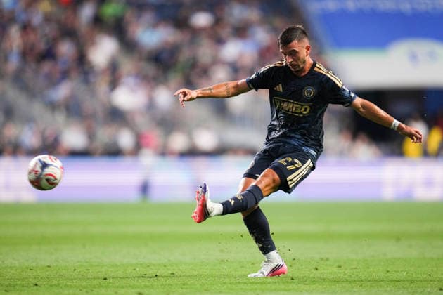 August 01, 2026: Philadelphia Union Defender Kai Wagner (27) kicks the ball during the first half of an MLS, Fussball Herren, USA match against Atlanta United at Subaru Park in Chester, Pennsylvania. CSM Chester United States of America - ZUMAc04_ 20260801_zma_c04_149 Copyright: xKylexRoddenx