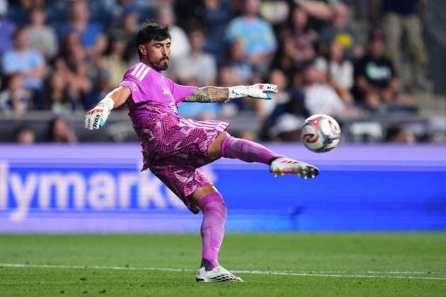 August 01, 2026: Atlanta United Goalie Lucas Hoyos (1) kicks the ball during the first half of an MLS, Fussball Herren, USA match against the Philadelphia Union at Subaru Park in Chester, Pennsylvania. CSM Chester United States of America - ZUMAc04_ 20260801_zma_c04_156 Copyright: xKylexRoddenx