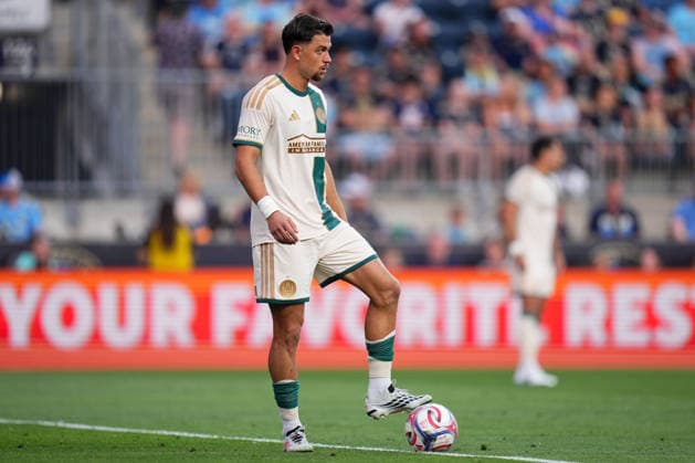 August 01, 2026: Atlanta United Defender Enea Mihaj (4) controls the ball during the first half of an MLS, Fussball Herren, USA match against the Philadelphia Union at Subaru Park in Chester, Pennsylvania. CSM Chester United States of America - ZUMAc04_ 20260801_zma_c04_159 Copyright: xKylexRoddenx