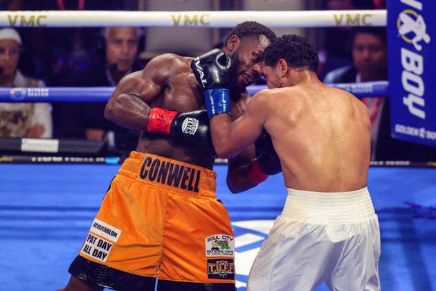 August 01, 2026: (L-R) Junior Middleweight Charles Conwell punches Paul Kroll during the Roach Jr. vs Zepeda card inside The Theater at the Virgin Hotels on August 1, 2026 in Las Vegas, NV. CSM. Las Vegas United States of America - ZUMAc04_ 20260801_zma_c04_162 Copyright: xChristopherxTrimx